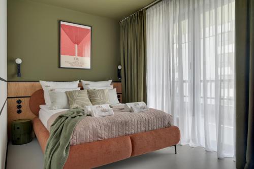 Foto DOKI Living Suites - Foodhall & Parking by Downtown Apartments 6