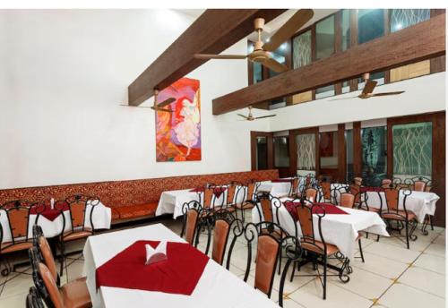 Εστιατόριο ή άλλο μέρος για φαγητό στο Hotel Vrindavan Deluxe Kolhapur NEAR CENTRAL BUS STAND