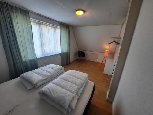 Ένα ή περισσότερα κρεβάτια σε δωμάτιο στο Luxuriöses Landhaus mit Hot Tub