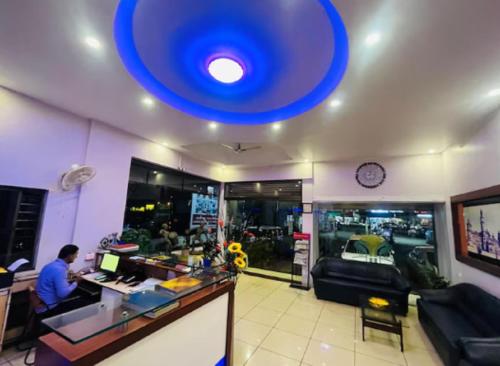 Χώρος καθιστικού στο Hotel Vrindavan Deluxe Kolhapur NEAR CENTRAL BUS STAND