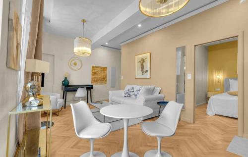a living room with a couch and a table at Les Relais du Capitole - Appartements d'hôtes in Toulouse