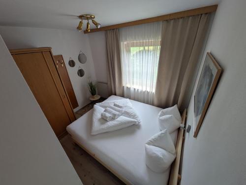Una cama o camas en una habitación de Appartements St. Leonhard