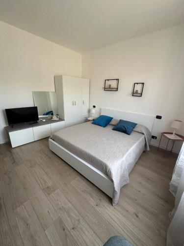 a bedroom with a bed and a flat screen tv at Guest House Sant'Antonio 