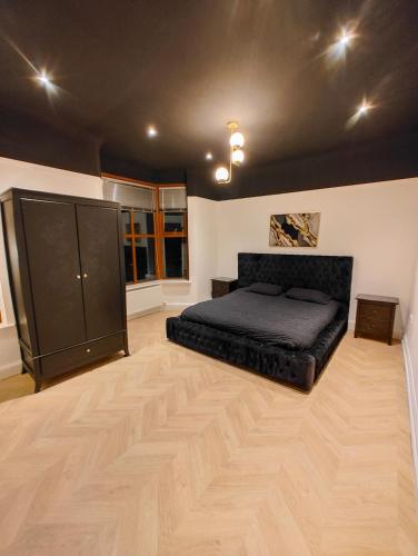 a bedroom with a bed and a dresser at Casa Rocío in Liverpool