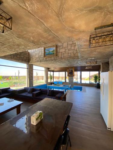 Bazén v ubytování منتجع كفريا السياحي-عجلون Kufraya Resort-Ajloun nebo v jeho okolí