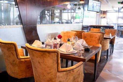 a dining room with a table and chairs at Samarons Hotels in Tunis