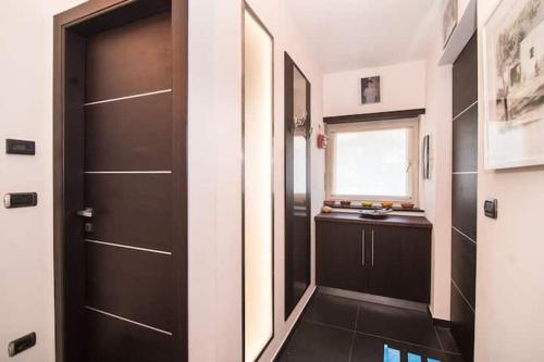 a bathroom with a black door and a sink at Appartamento Bardonecchia in Bardonecchia