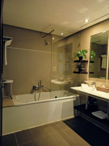 a bathroom with a tub and a sink at Samarons Hotels in Tunis