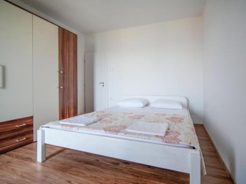 Apartment Šmit by Interhome
