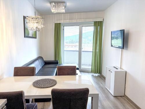 TV a/nebo společenská místnost v ubytování Apartment Mentenwirt Alp Lungau by Interhome