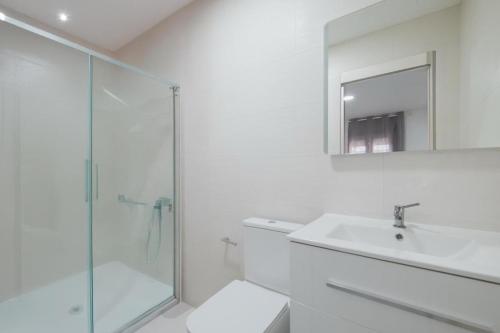 Ένα μπάνιο στο Villa Kaki