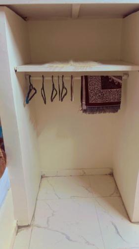a room with a shelf with pairs of scissors at Wateen guest house in Jazīrat Aswān
