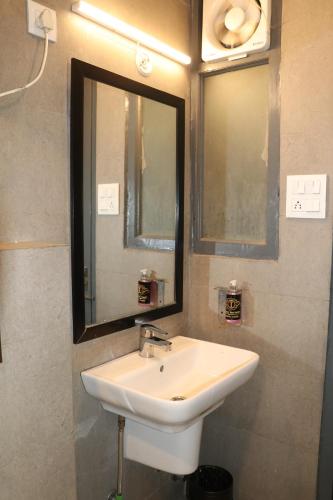 Φωτογραφία από το άλμπουμ του Tipsyy Inn Suites 003 σε Γκουργκάον