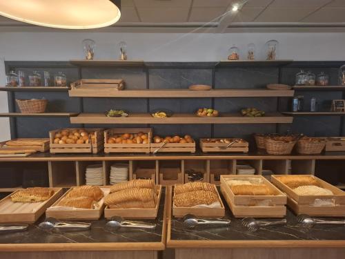 a bakery with lots of different types of bread at Hotel Sandeshoved Zeedijk in Nieuwpoort