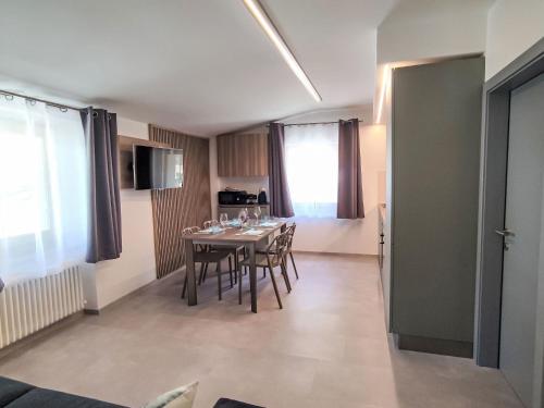 Μια τηλεόραση ή/και κέντρο ψυχαγωγίας στο Apartment Rosa Blu by Interhome