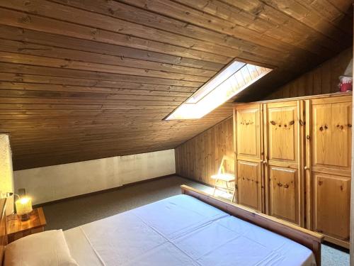 Apartment Mansarda al Doss by Interhomeにあるベッド