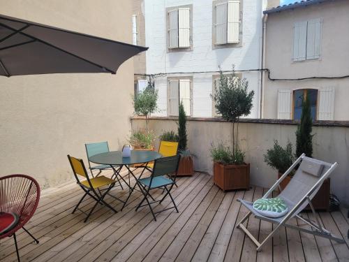 Terrasse et parking - détente en cœur de Castres