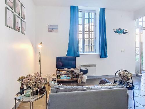 TV a/nebo společenská místnost v ubytování Apartment Le Couvent by Interhome