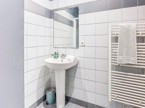 Koupelna v ubytování Apartment Le Couvent by Interhome