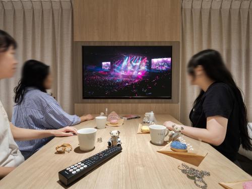 the b 赤坂（ザビーあかさか）にあるテレビまたはエンターテインメントセンター