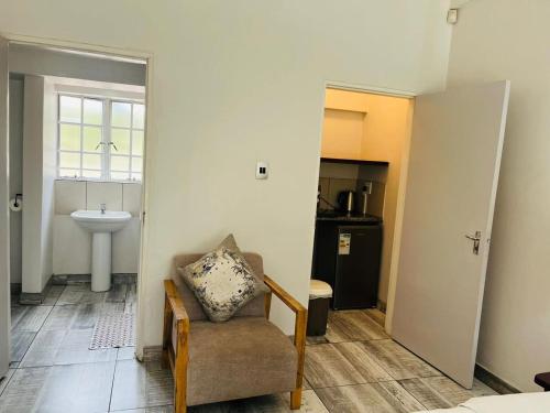 Dapur atau dapur kecil di WOODS GUEST HOUSE