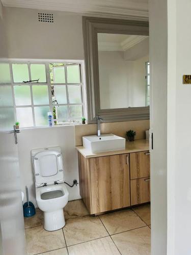 Bilik mandi di WOODS GUEST HOUSE