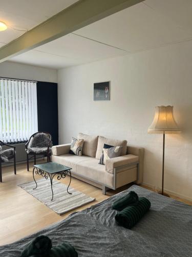 a living room with a couch and a table at Døstrup Landevejskro & Motel in Skærbæk