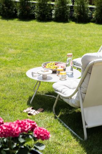 a picnic table with a tray of food on the grass at Willa Podhalanka Jacuzzi & sauna - drewniany dom dla 20 osób in Biały Dunajec