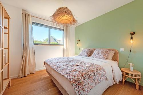 a bedroom with a bed and a large window at Maison familiale proche mer - spa in Goulven