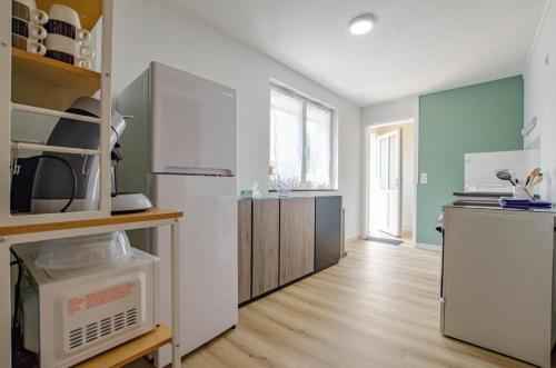 Η κουζίνα ή μικρή κουζίνα στο Chez mamie gigi