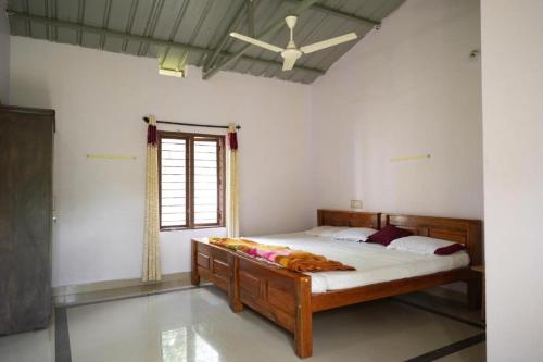 a bedroom with a large bed in a room at Forest Haven in Batheri