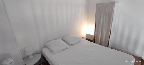 Ένα ή περισσότερα κρεβάτια σε δωμάτιο στο Appartement classé avec parking
