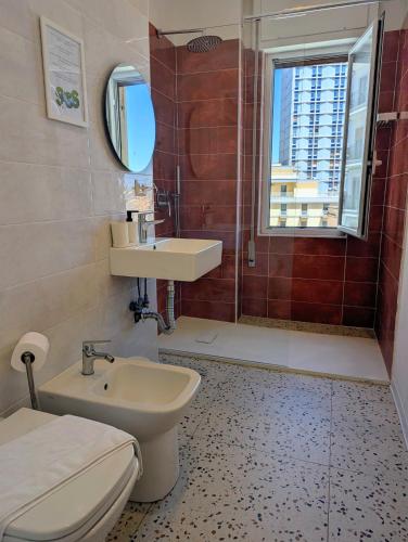 a bathroom with a toilet and a sink at Incoming Municipio in Naples