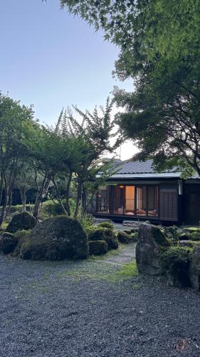 Taman di luar YUFUNOMORI Private and Suite