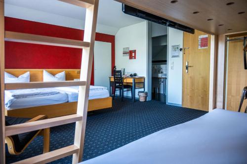 a room with two bunk beds and a kitchen at Schäfle Feldkirch-Altenstadt in Feldkirch