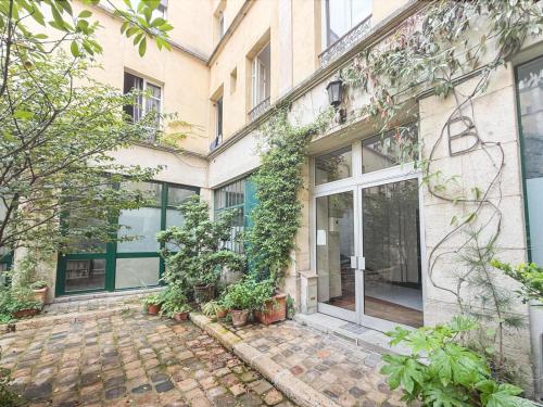 Cosy And Design Nest In Paris