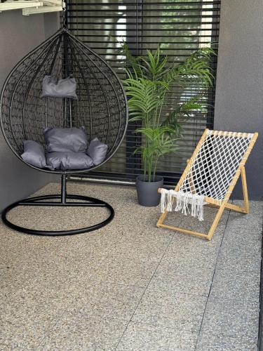 The Elite Suite IV downtown apartment AC & garage parking