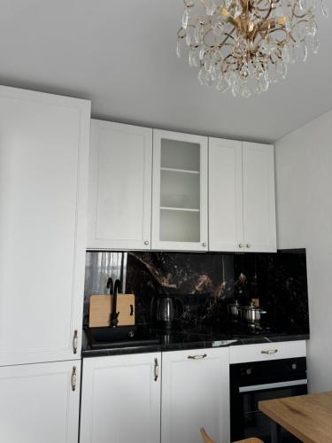 Η κουζίνα ή μικρή κουζίνα στο Chornomorsk Apartment