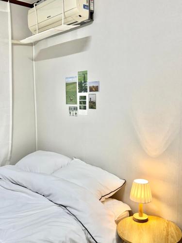 Ένα ή περισσότερα κρεβάτια σε δωμάτιο στο Stay On Daegu