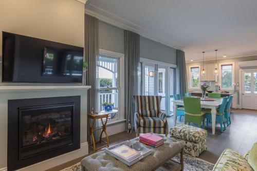 Ruang duduk di Botanic House in Woodend