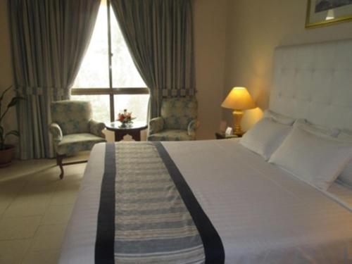 Ένα ή περισσότερα κρεβάτια σε δωμάτιο στο Beach Luxury Hotel