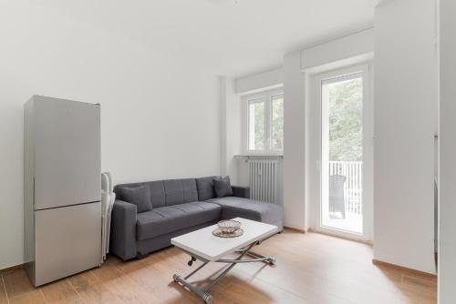 Posezení v ubytování GuestHost - Bright & Comfy Apartment in Corvetto