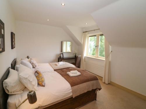 Postel nebo postele na pokoji v ubytování 25 Ring of Kerry Golf Club Cottages