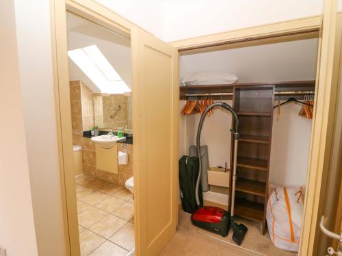 Koupelna v ubytování 25 Ring of Kerry Golf Club Cottages