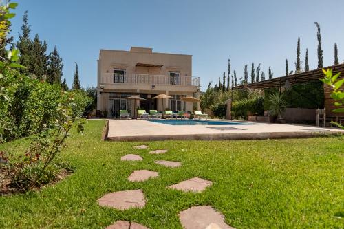 エッサウィラにあるVilla TAYLAMの庭付きの家