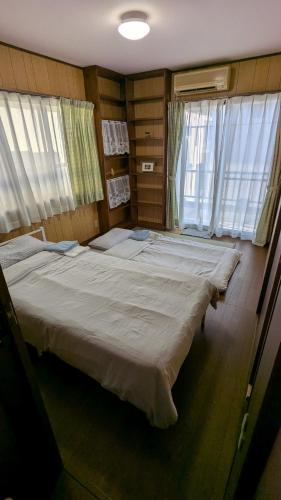 Ένα ή περισσότερα κρεβάτια σε δωμάτιο στο いちごハウス