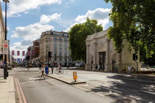 a city street with people crossing the street at Upper Berkeley Hotel in London