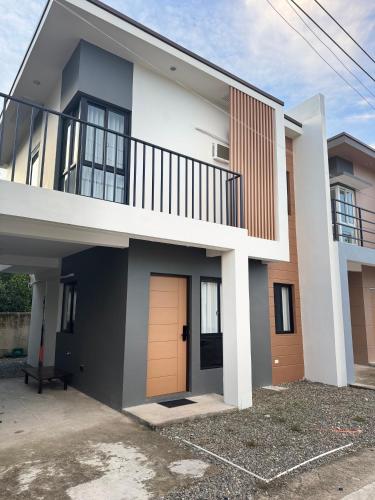Bangunan di mana terletaknya rumah percutian