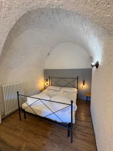a bedroom with a bed in a white wall at 1Dest - Arco Climbing in Arco