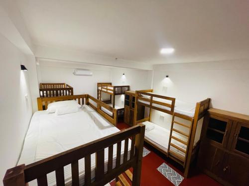 Ein Bett oder Betten in einem Zimmer der Unterkunft Sigiri Serenity Hostel